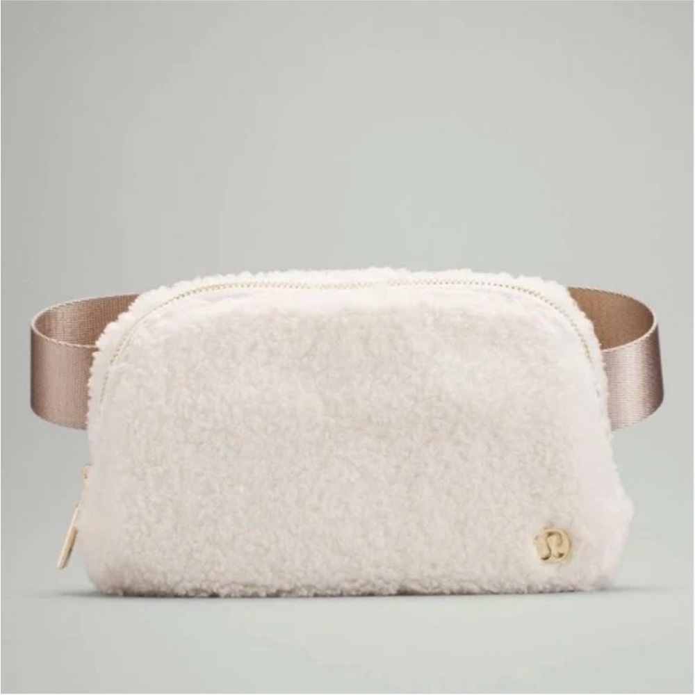 Lululemon everywhere belt bag 1L